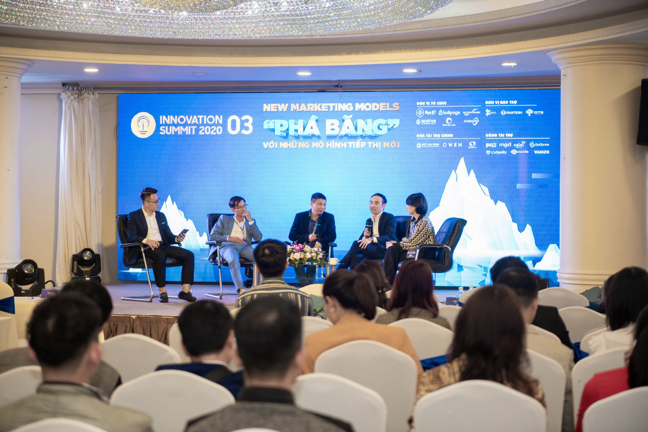 Toa-dam-chia-se-mo-hinh-tiep-thi-moi-scaled_1